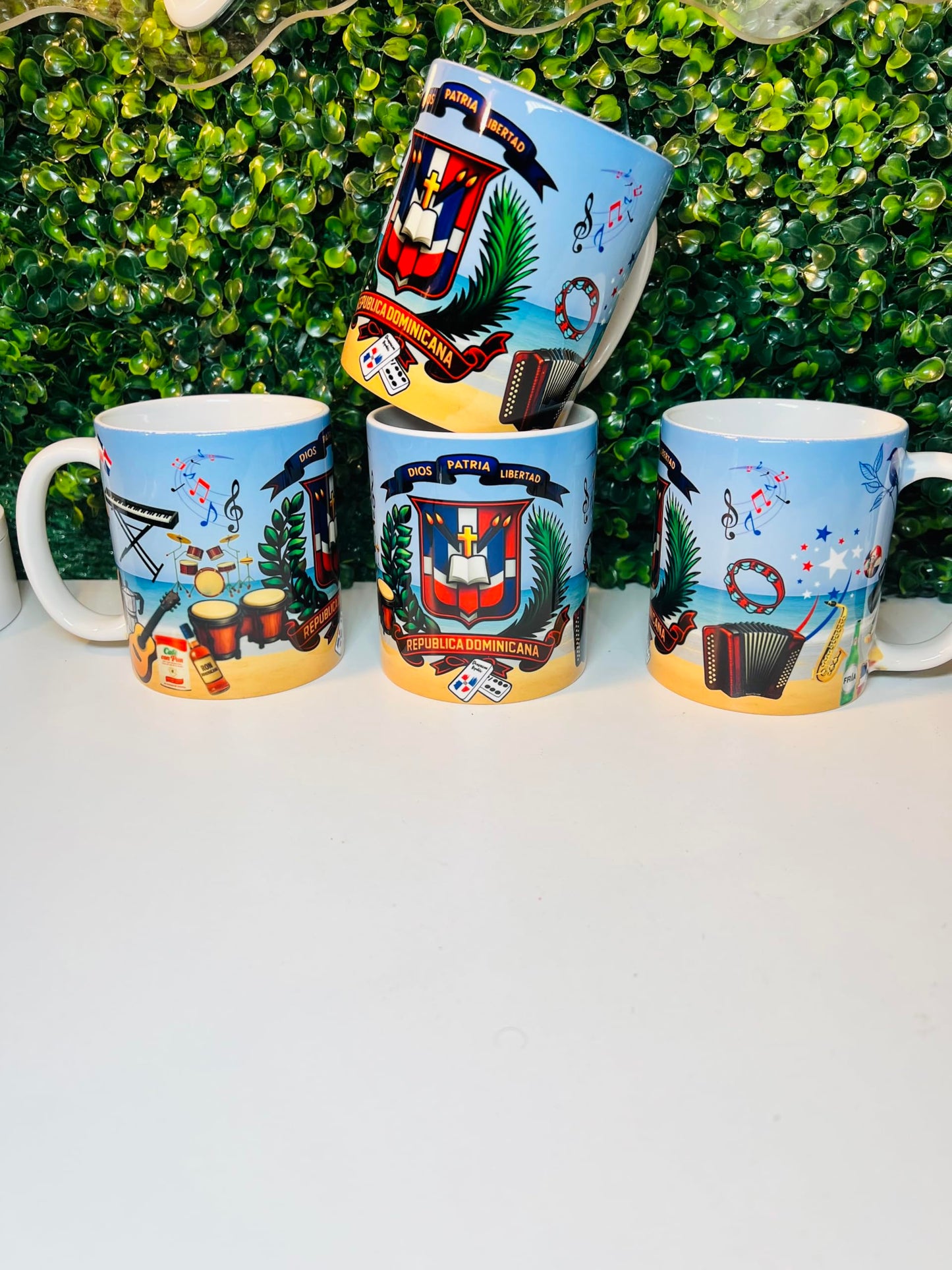 Dominican Republic Coffee Mug/Taza de Café República Dominicana – 11oz Ceramic Cup with National Symbols/Taza Cerámica 11oz con Símbolos Patrios